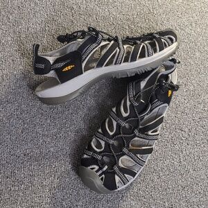Keen Whisper Waterfront Sandals Size 10.0 in Black/Gray